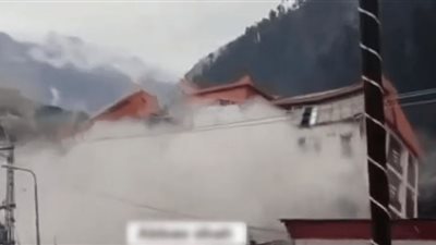 الفيضانات تدمر فندقًا في باكستان (شاهد)