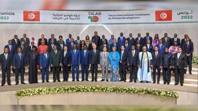 صورة جماعية لرؤساء وقادة الدول المشاركين بقمة تيكاد 8 بتونس
