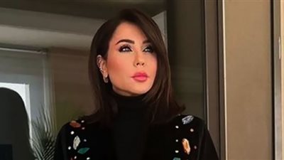 رابعة الزيات تطل على جمهورها بالأوفر سايز بلمسة المخمل