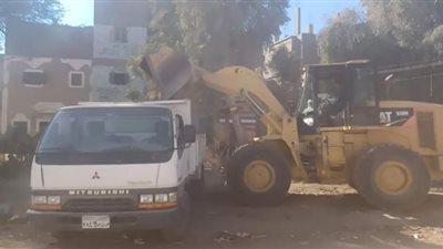 رفع 37 طن قمامة بمدينة دشنا في قنا