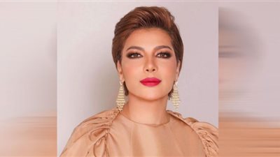 أصالة نصري تخطف الأنظار بمكياج ترابي وفستان جذاب