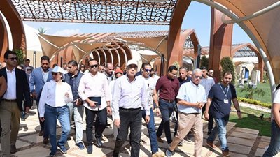 رئيس الوزراء يتفقد المنطقة الخضراء بمحيط المركز الدولي للمؤتمرات بشرم الشيخ
