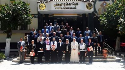 رئيس جامعة بنى سويف يشهد ختام دورة الدراسات الإستراتيجية والأمن القومي