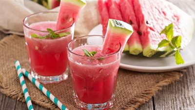 خطوات عمل عصير البطيخ في 5 دقائق