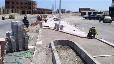 رئيس مدينة مرسى علم يتابع تنفيذ الخطة الاستثمارية للطرق