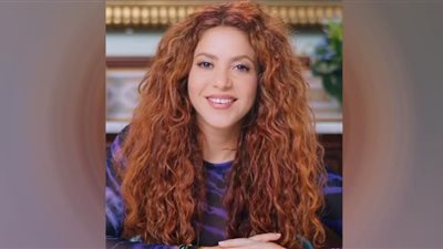 شاكيرا تستعيد دورها كإبنة مع والدها..فيديو