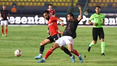 شوط أول سلبي بين الأهلي والطلائع