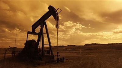 النفط ينهي تعاملات الأسبوع بمكاسب.. وبرنت يقفز 8.6%