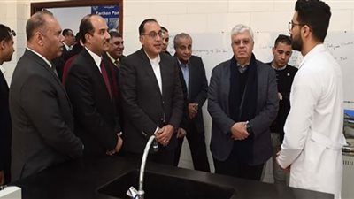 رئيس الوزراء يتفقد أعمال تطوير ميناء العريش البحري