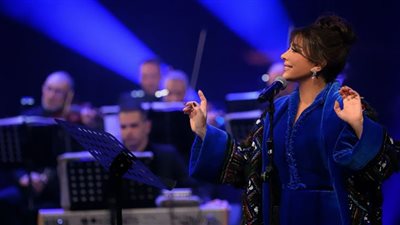 أصالة تتألق بإطلالة محتشمة في حفلها الأخير.. صور