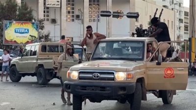 مشاهد للفوضى والاشتباكات الدامية في طرابلس.. شاهد