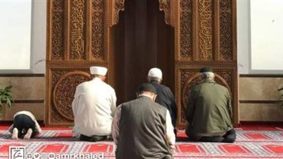 الإفتاء: العدالة ليست شرطًا في صحة إمامة المرء لغيره