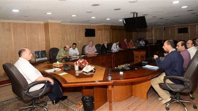 محافظ أسيوط يلتقي بأصحاب المشروعات الفائزة بالمبادرة الوطنية للمشروعات الخضراء