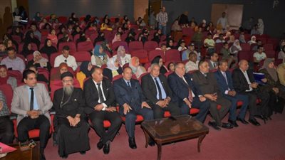 رئيس جامعة الأقصر يشهد اللقاء الختامي لأنشطة منصة التغيرات المناخية