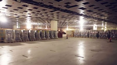 وزير قطاع الأعمال يتفقد أول شحنة من الماكينات بمصنع غزل 