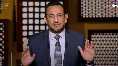 عبدالمعز يحذر التجار من التلاعب بالأسعار.. راعوا ربنا | فيديو