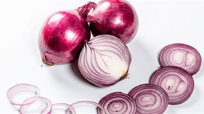 أطباء يكشفون العلاقة بين البصل ومرض السكري