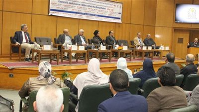 إنطلاق الندوة العلمية للتعريف بالمبادرة الرئاسية للكشف المبكر عن الأورام بجامعة أسيوط