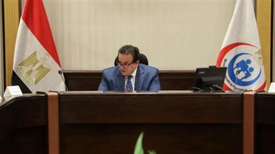 وزير الصحة يناقش قانون المسئولية الطبية قبل عرضه على البرلمان