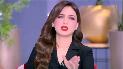 ياسمين عز: يا بخت اللي متجوزة محامي (شاهد)