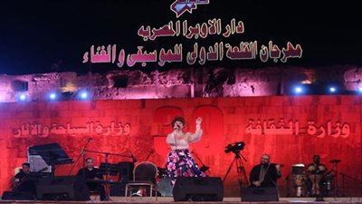 لينا شاماميان تقدم وصلة طرب بمهرجان القلعة