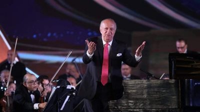 ساحر النغم عمر خيرت في ختام مهرجان القلعة 30