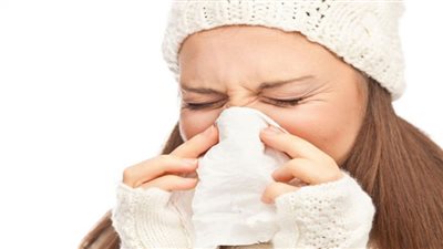 أعراض الإصابة بنزلات البرد والفيروس المخلوى وكورونا.. اعرف التفرقة بينها