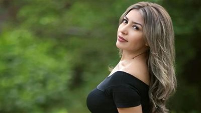 جنات تحتفل بعيد زواجها الرابع