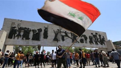 العراق تدعو المتظاهرين إلى الانسحاب الفوري من داخل المنطقة الخضراء