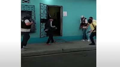 حرب بين عصابات المخدرات وقوات الأمن في الإكوادور (شاهد)