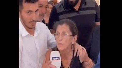 جورج الراسي.. الوداع الأخيرمن والدته بملابس وفاته (فيديو)