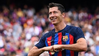 ليفاندوفسكي يقود هجوم برشلونة لمباراة ريال مدريد في نهائي السوبر الإسباني