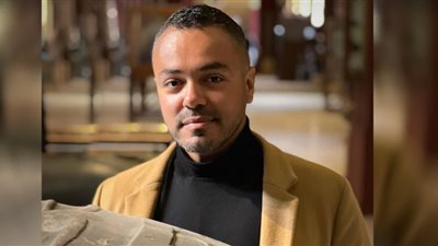 المخرج محمود رشاد يروج لحلقات أم الدنيا على طريقته الخاصة