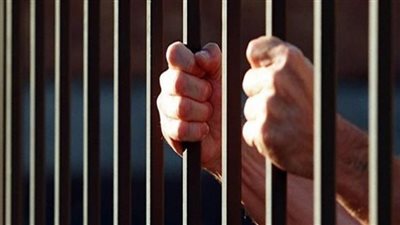 السجن عام لذئب تعدى على طالبة في ميكروباص