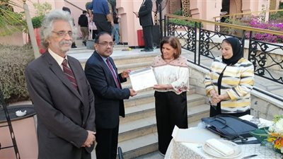 الكلية الملكية البريطانية تُكرم مديحة خطاب