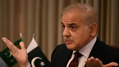 رئيس الوزراء الباكستاني يدين محاولة اغتيال عمران خان ويأمر بفتح تحقيق فوري