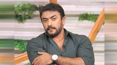 أحمد العوضي يرفع شعار 