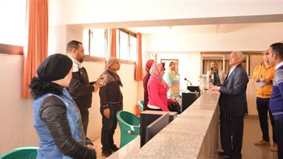 نائب رئيس جامعة أسيوط يتفقد سير العمل داخل بعض القطاعات