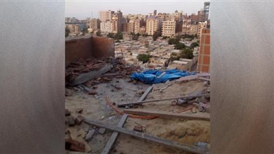 إزالة الدور الخامس علوى لعقار مخالف بمدينة المنصورة