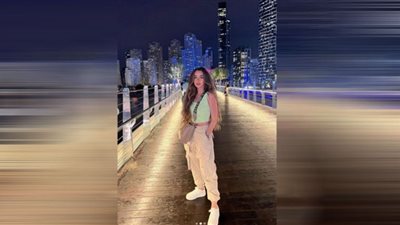 هنا الزاهد زهرة بالتركواز والأوفر سايز(صور)