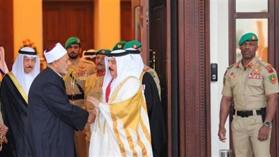 ملك البحرين يستقبل شيخ الأزهر
