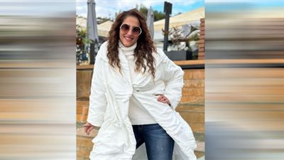 حنان مطاوع تبهر العيون بالأبيض والكيرلي