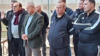 رئيس المقاولون العرب يحفز اللاعبين قبل لقاء أسوان