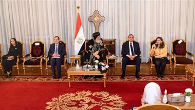 وزيرة الهجرة تشهد حفل توقيع كتاب البابا تواضروس .. سنوات من المحبة لله والوطن