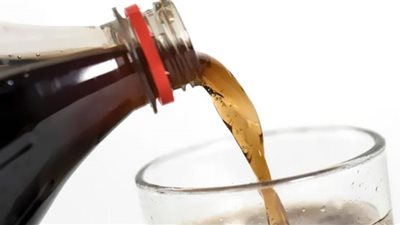 المشروبات الغازية تسبب سرطان الأمعاء.. دراسة توضح