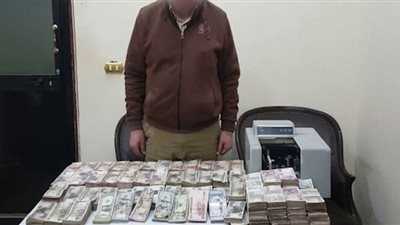 القبض على تاجر عملة