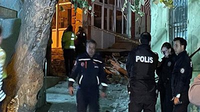 زلزال يهزغرب تركيا ويسقط مئذنة مسجد