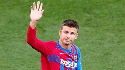 جيرارد بيكيه يختم انفصاله عن شاكيرا بالاعتزال