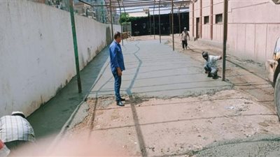 صب الخرسانة الأرضية لتهيئة سوق الجملة بشربين