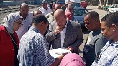نائب محافظ الجيزة يستمع لآراء الشباب خلال معاينة طراد النيل بأوسيم